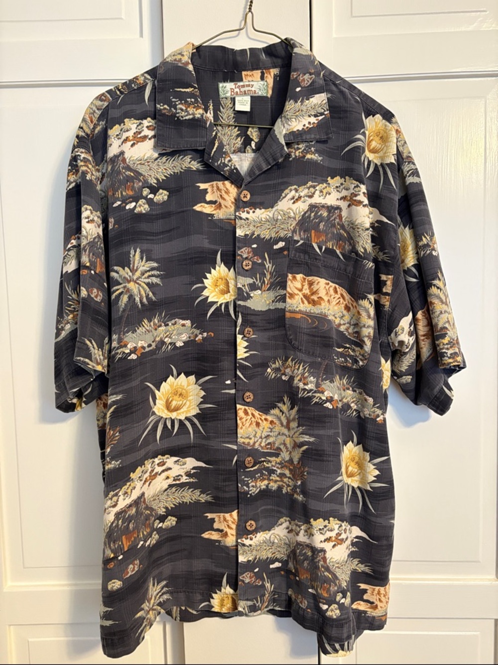 Tommy Bahama Men's Dark Floral Camp Shirt with Yellow Blooms Silk Large VTG
